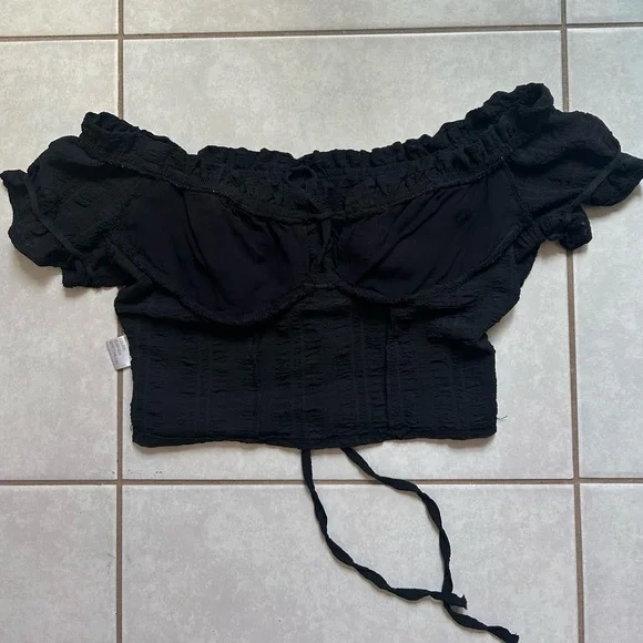 White Fox Boutique Gemini Off the Shoulder Crop - Picture 6 of 7